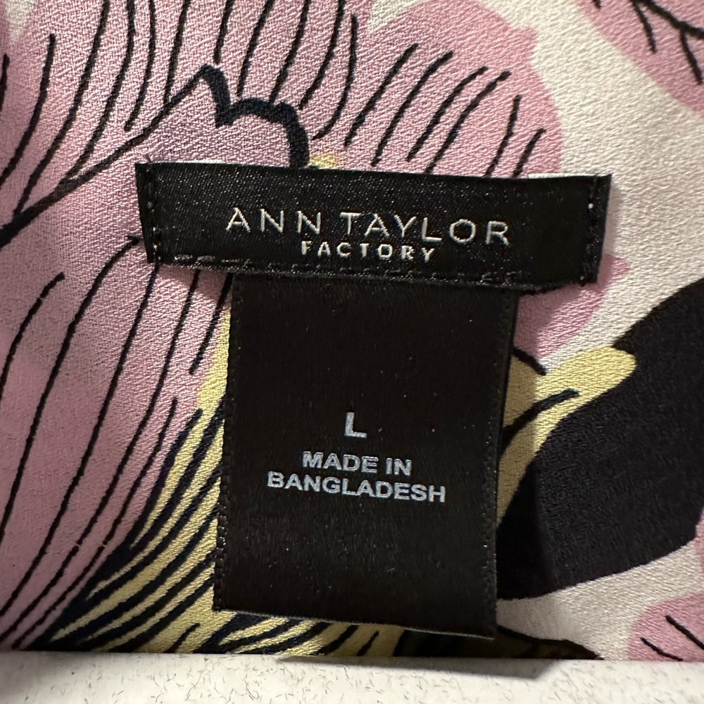 Beautiful print button down - Picture 2 of 2